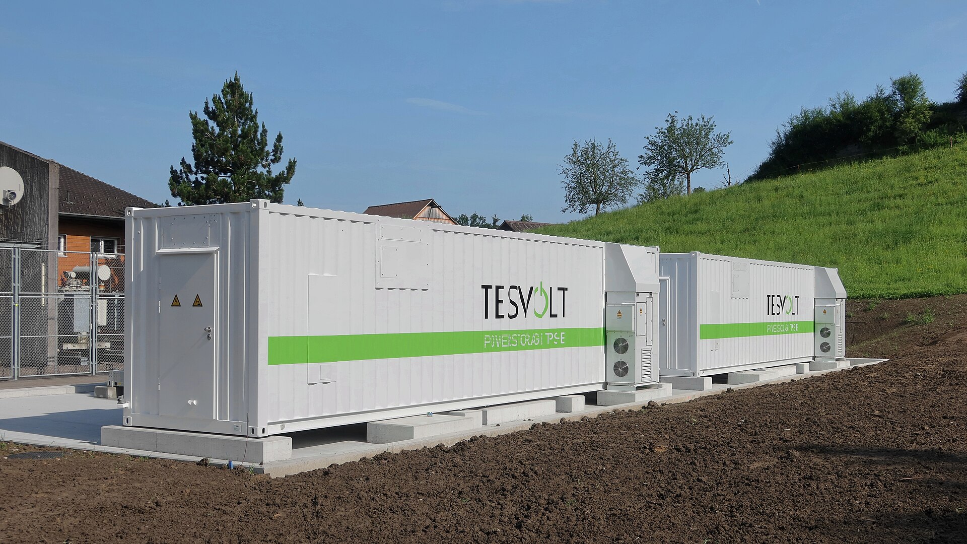 Battery energy storage system container for grid-scale projects