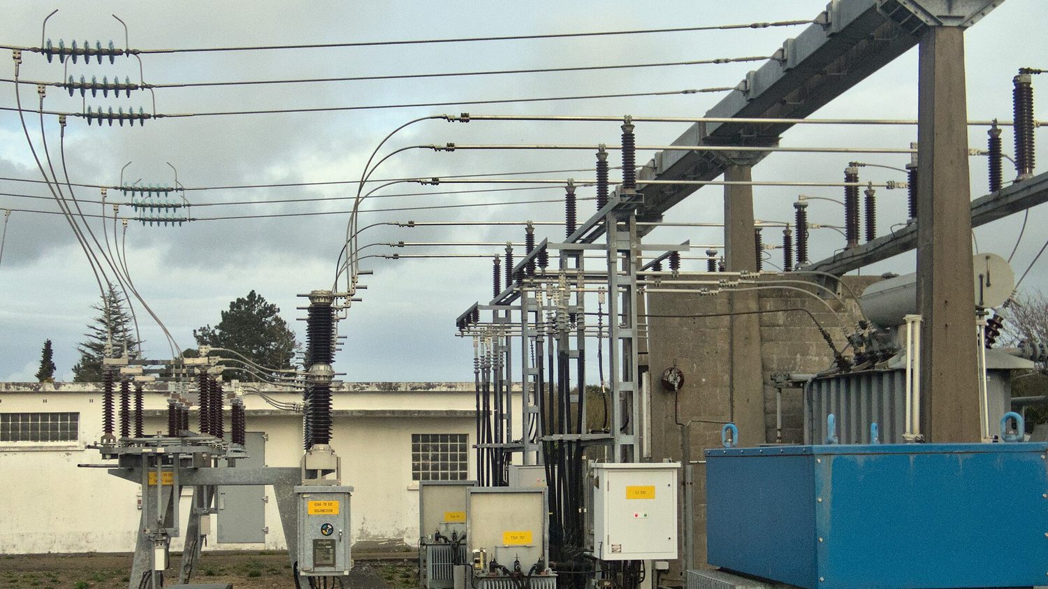 Disconnect switches, surge arresters and a transformer on a high-voltage substation busbar
